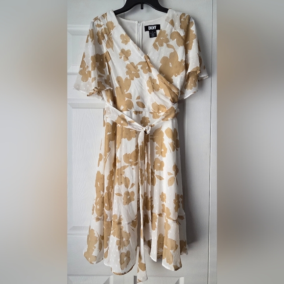 DKNY Printed Swiss Dot Fit & Flare Dress Size 14. Like new. - Picture 4 of 16